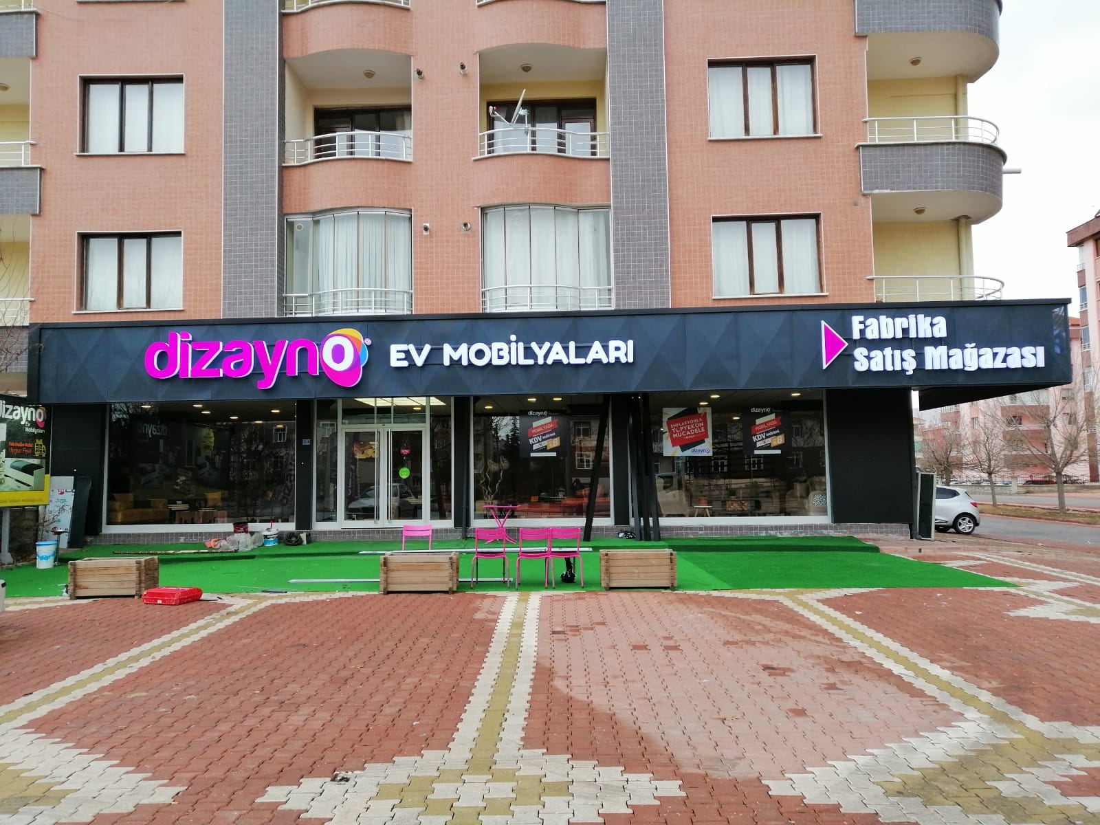 Konya Barış Caddesi Mağaza
