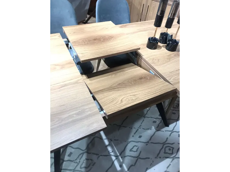 Clara Dining Table - Thumbnail